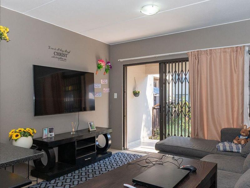 Pet-Friendly & Family-Friendly Haven in a Secure Complex - Photo 5