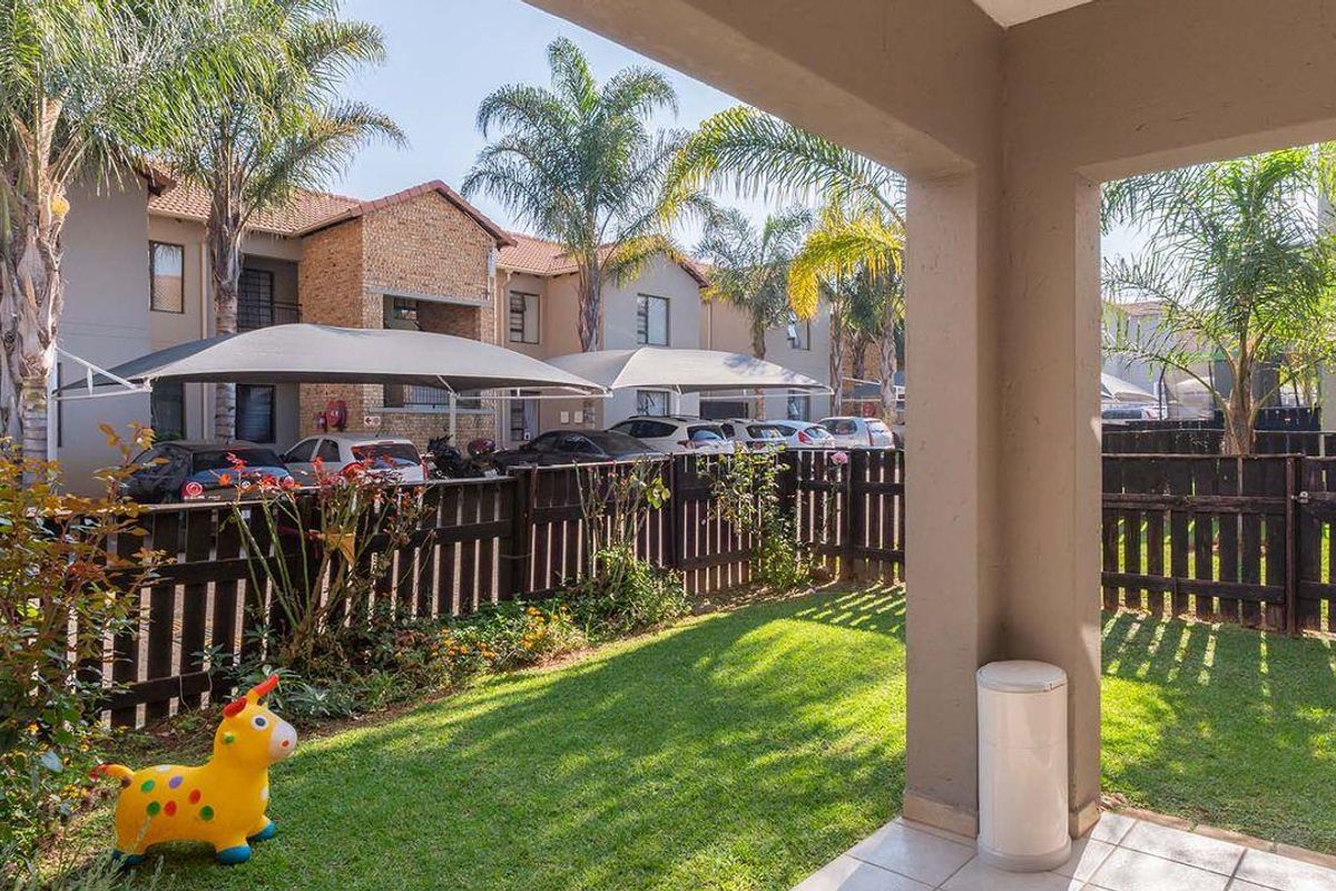 Pet-Friendly & Family-Friendly Haven in a Secure Complex - Photo 2