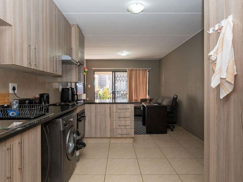 Pet-Friendly & Family-Friendly Haven in a Secure Complex - Photo 10