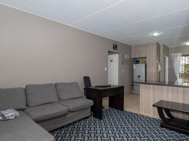 Pet-Friendly & Family-Friendly Haven in a Secure Complex - Photo 6