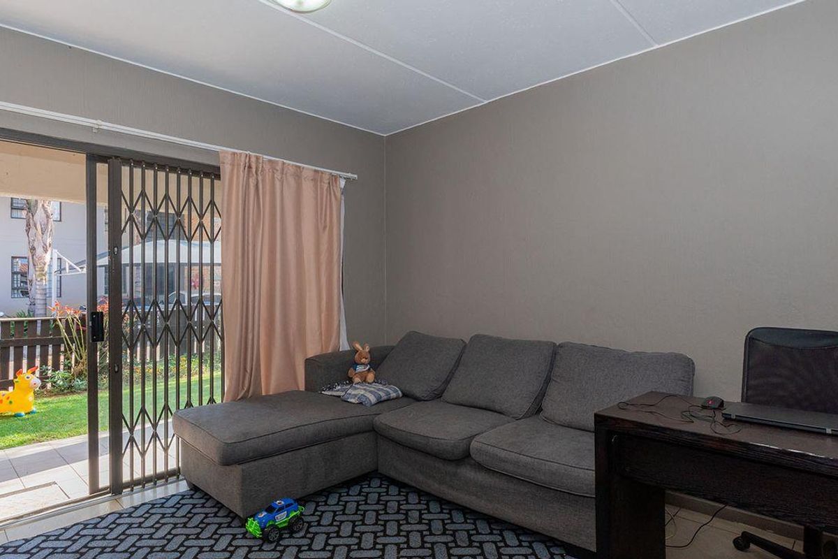 Pet-Friendly & Family-Friendly Haven in a Secure Complex - Photo 4