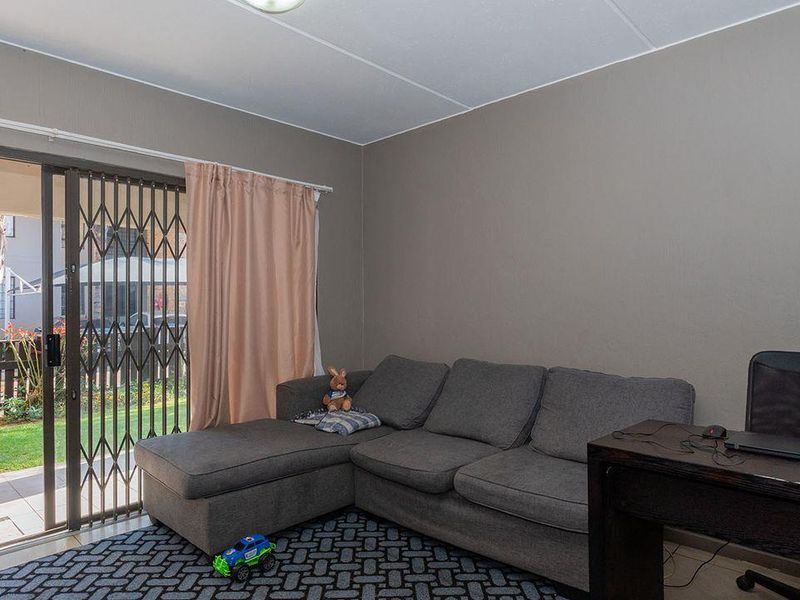 Pet-Friendly & Family-Friendly Haven in a Secure Complex - Photo 4