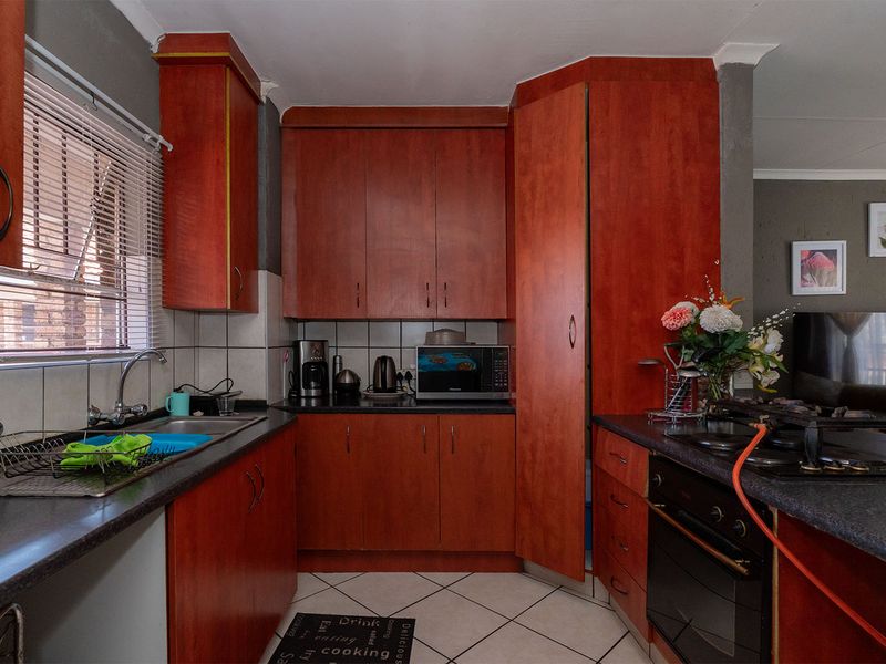 lock-up-and-go unit with Garage and 24/7 security - Photo 8