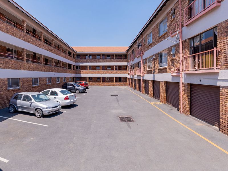 lock-up-and-go unit with Garage and 24/7 security - Photo 4