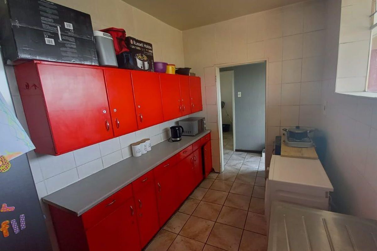 North facing  and Secure Lockup and go  Apartment!!! - Photo 4