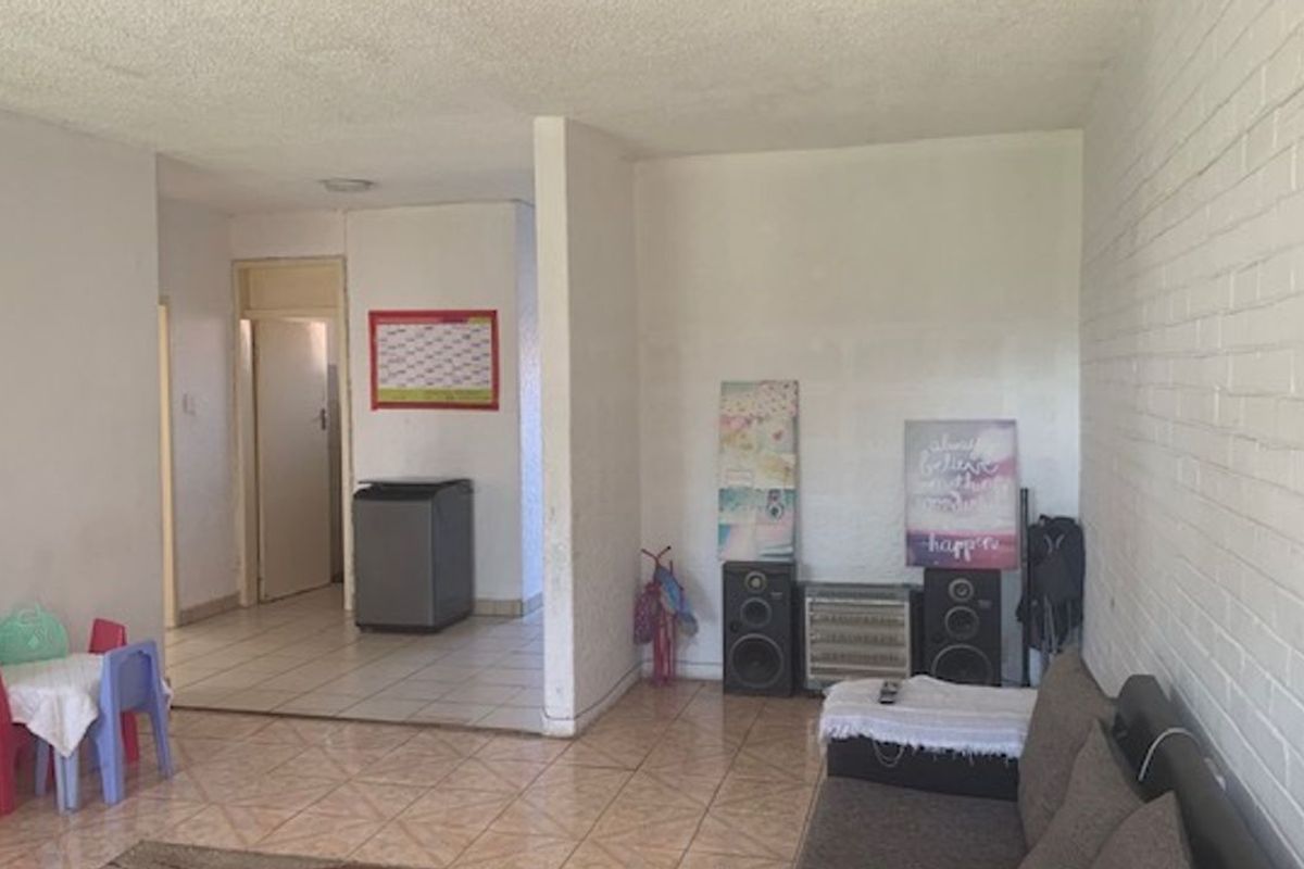 CROWN GARDENS - Photo 4