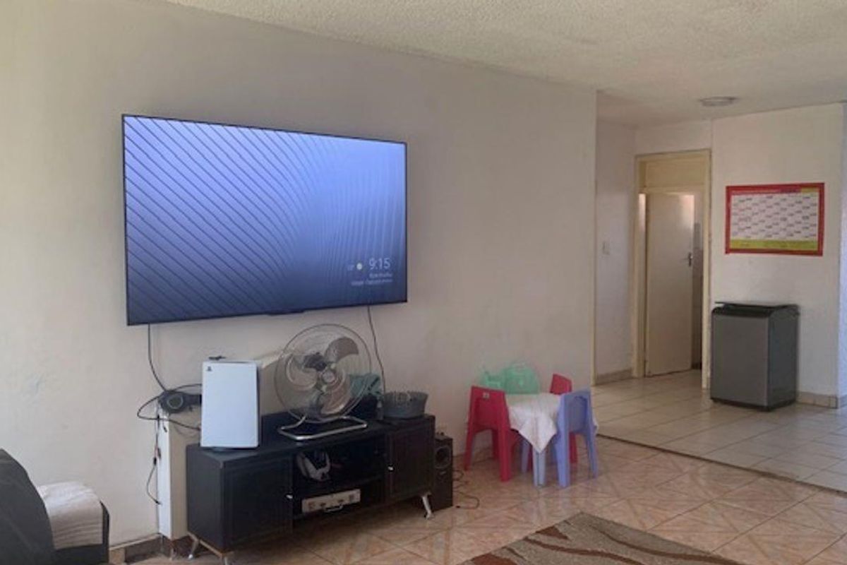 CROWN GARDENS - Photo 3