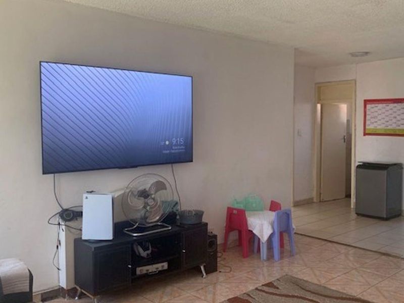 CROWN GARDENS - Photo 3