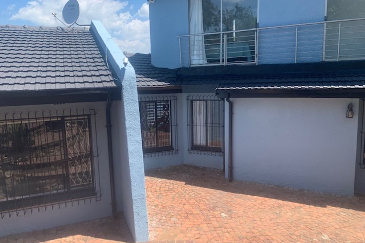 RIDGEWAY - fully renovated - Photo 3