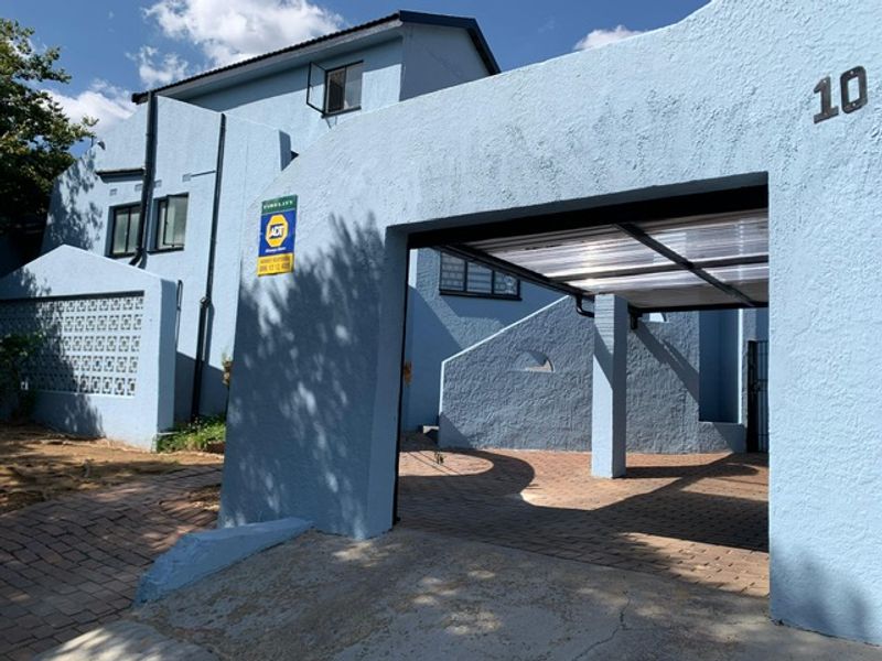 RIDGEWAY - fully renovated - Photo 2