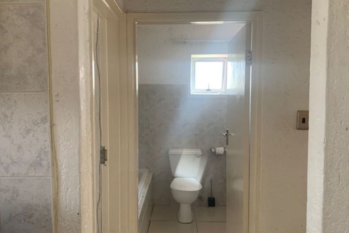 Ridgeway south sought after area - Photo 5