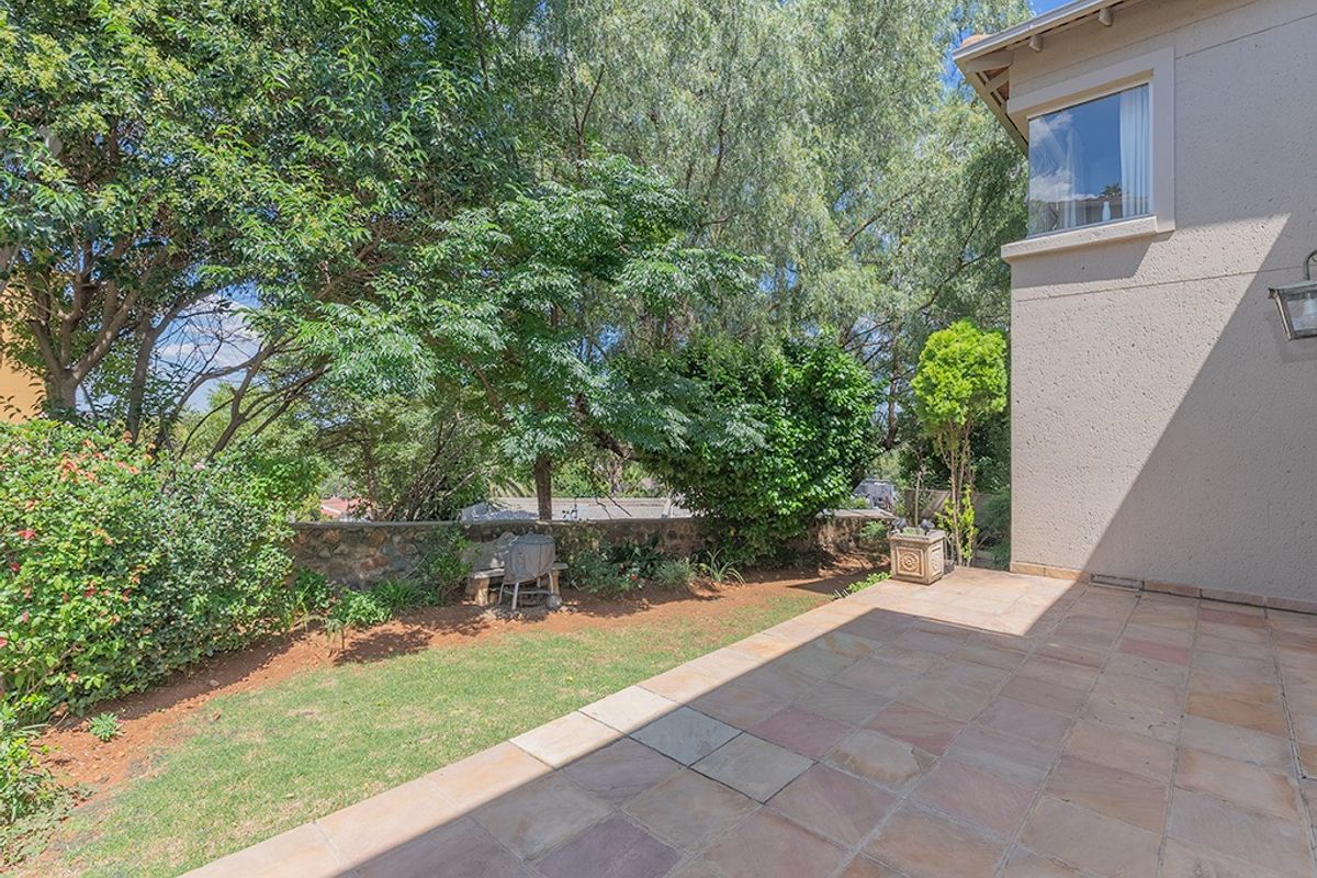 NEWLY RENOVATED GLENVISTA - Photo 4