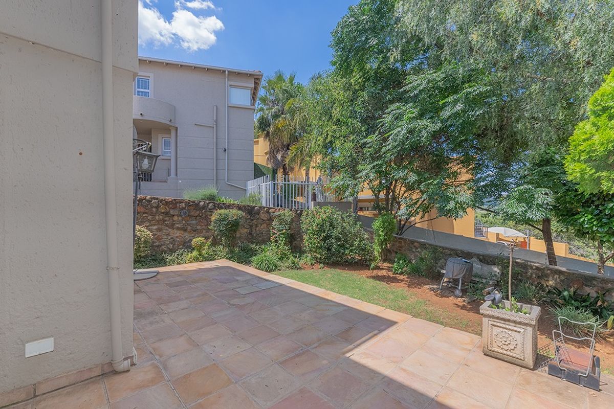 NEWLY RENOVATED GLENVISTA - Photo 3