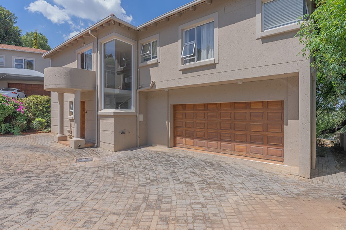 NEWLY RENOVATED GLENVISTA - Photo 2