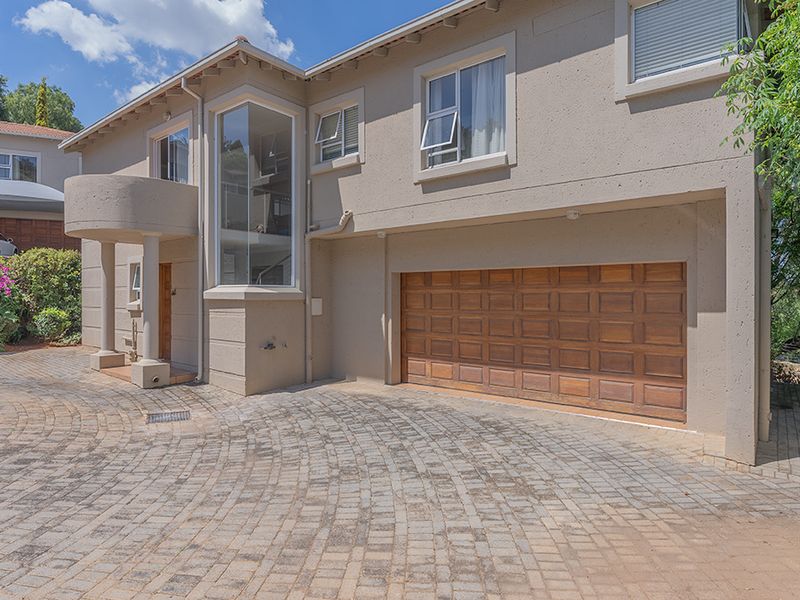 NEWLY RENOVATED GLENVISTA - Photo 2