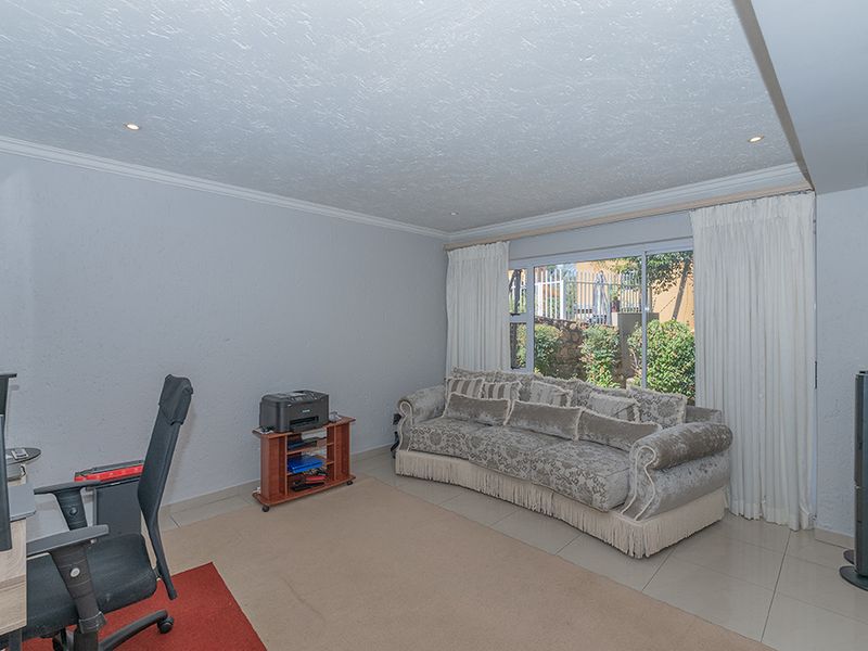 NEWLY RENOVATED GLENVISTA - Photo 9