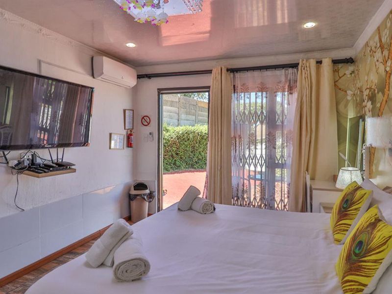 Well established Guesthouse - Bed & Breakfast/ self catering property for sale in Queensburgh - Photo 8