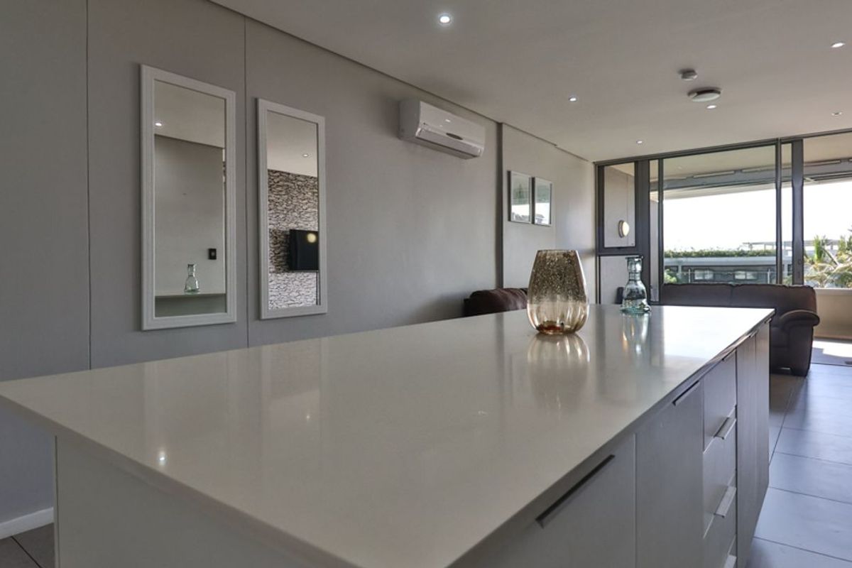 Luxurious apartment with gracious layout and picturesque views - Photo 4