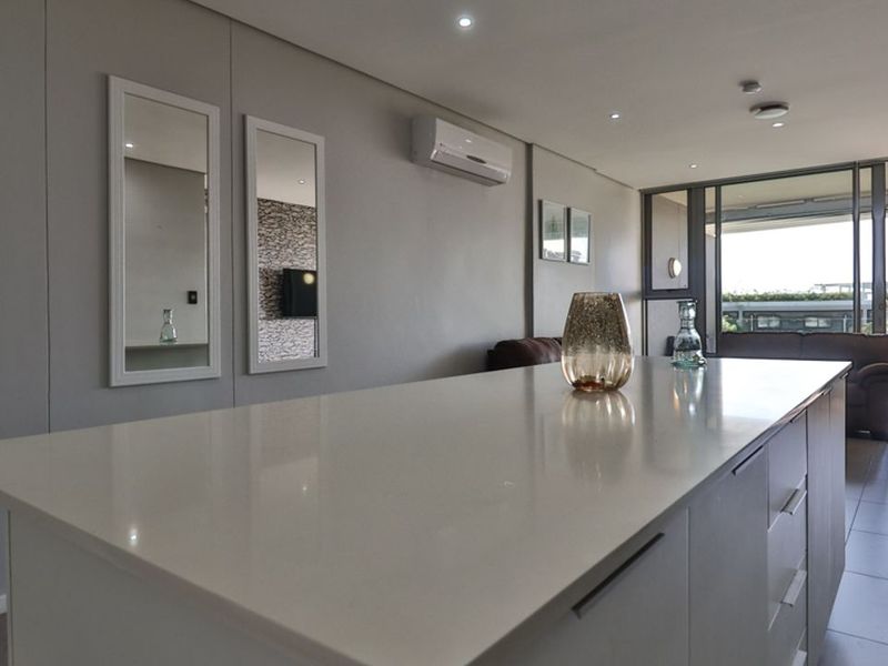 Luxurious apartment with gracious layout and picturesque views - Photo 4