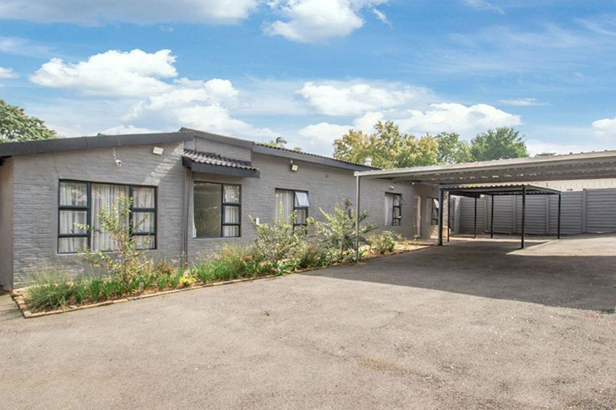 3 Bedroom Family Home in Fontainebleau - Photo 3