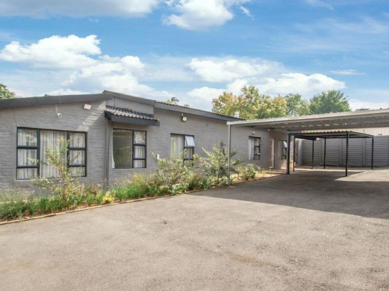 3 Bedroom Family Home in Fontainebleau - Photo 3