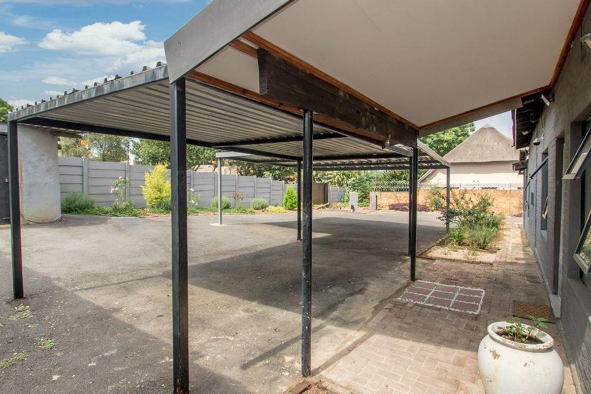 3 Bedroom Family Home in Fontainebleau - Photo 5