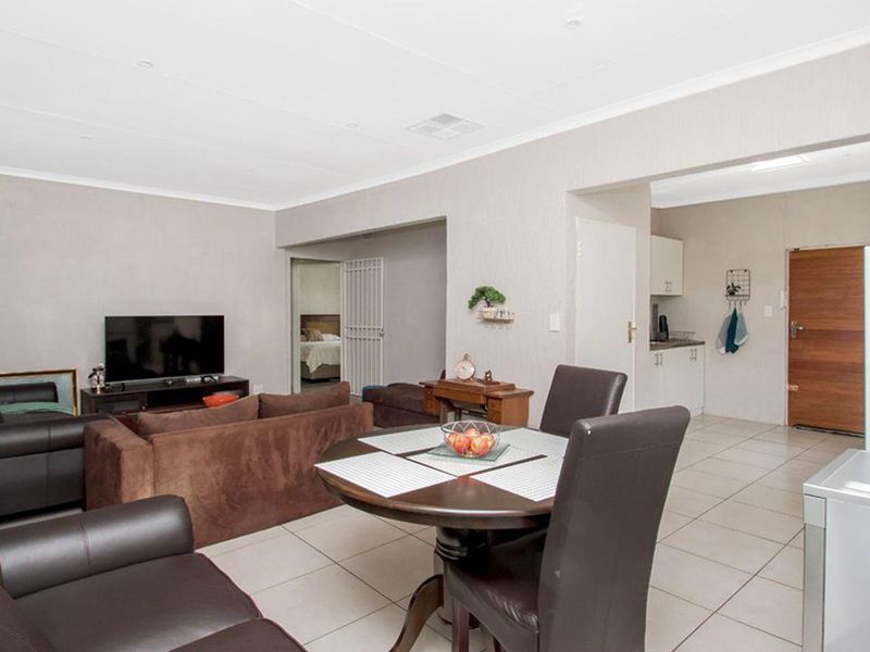 3 Bedroom Family Home in Fontainebleau - Photo 10