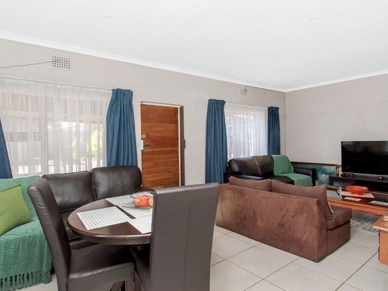 3 Bedroom Family Home in Fontainebleau - Photo 9