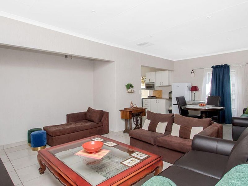 3 Bedroom Family Home in Fontainebleau - Photo 8