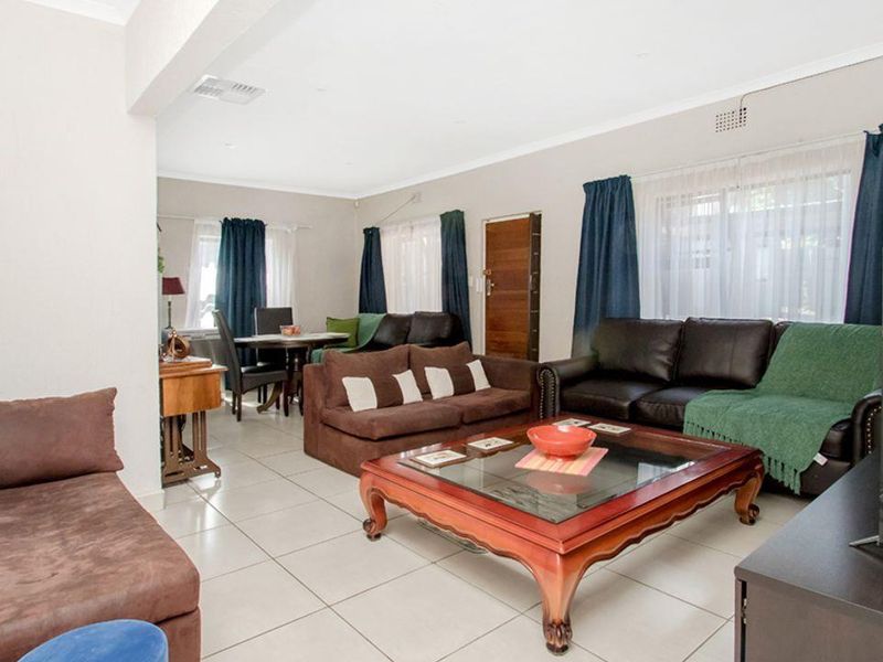 3 Bedroom Family Home in Fontainebleau - Photo 7