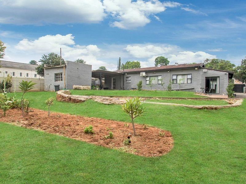 3 Bedroom Family Home in Fontainebleau - Photo 2