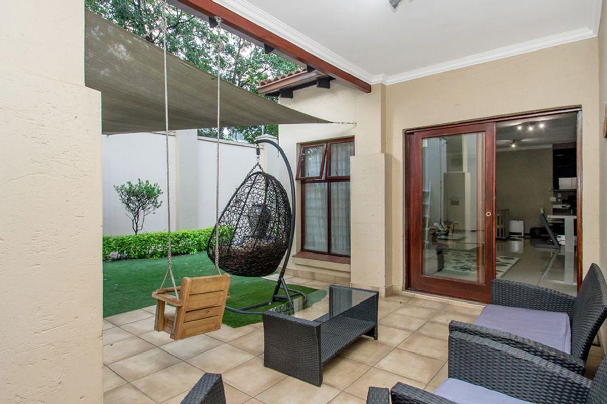 3 Bedroom Duplex in Bryanston - Photo 4