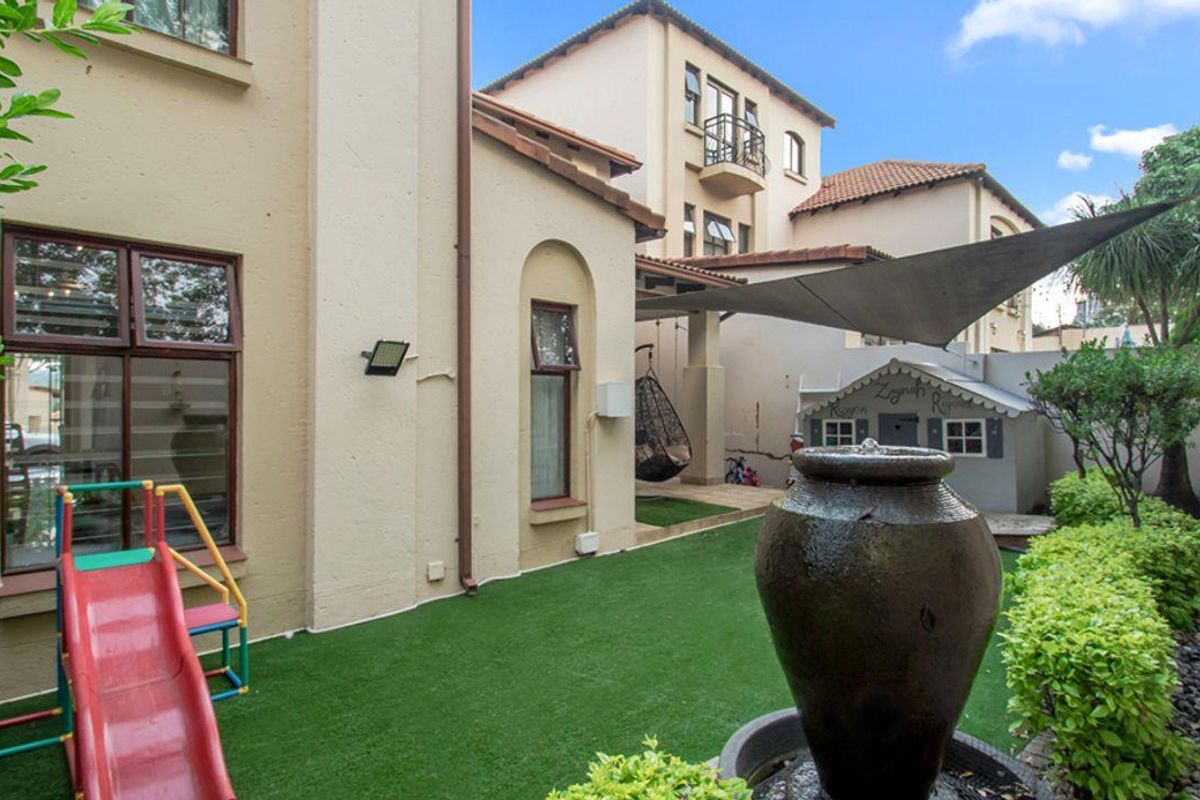 3 Bedroom Duplex in Bryanston - Photo 3