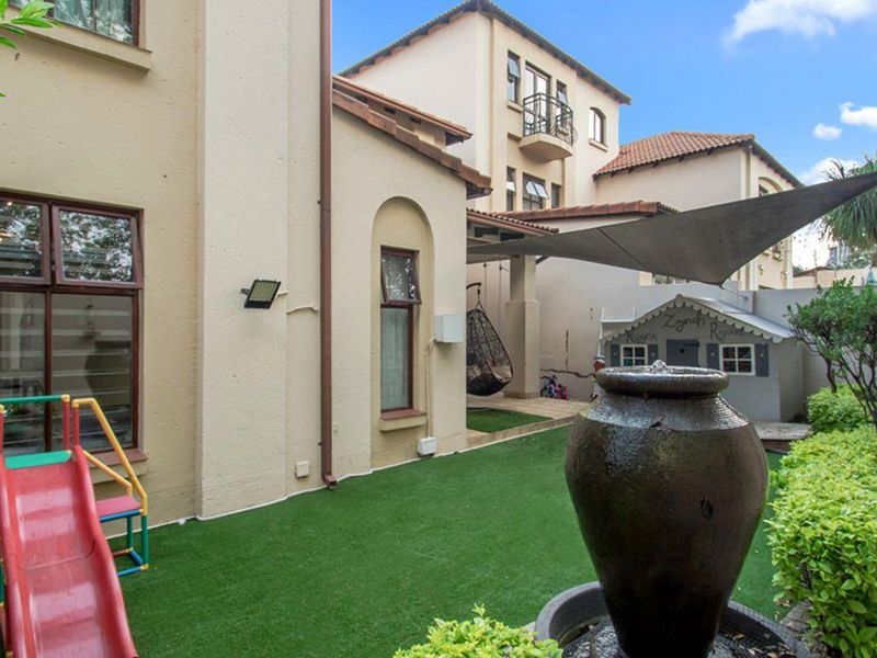 3 Bedroom Duplex in Bryanston - Photo 3