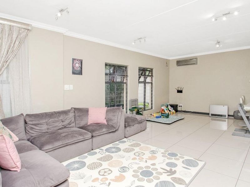 3 Bedroom Duplex in Bryanston - Photo 7
