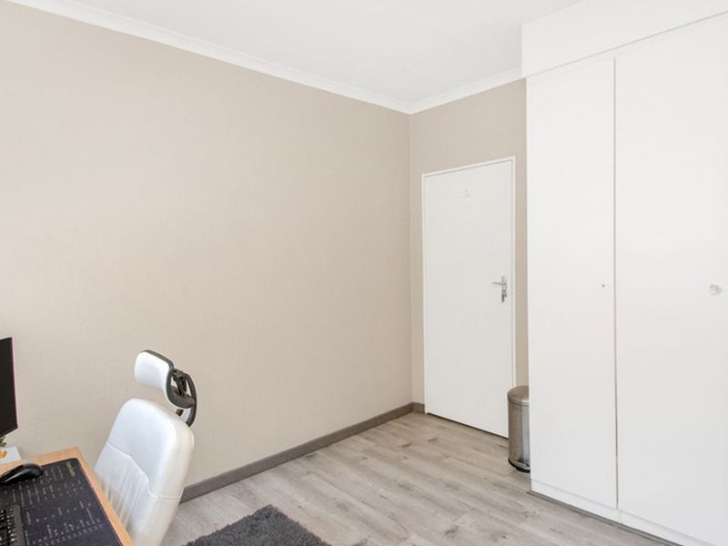 3 Bedroom Town house in Northgate - Photo 10