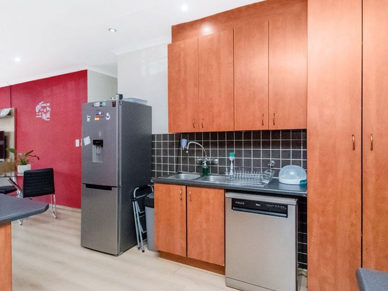 3 Bedroom Town house in Northgate - Photo 9