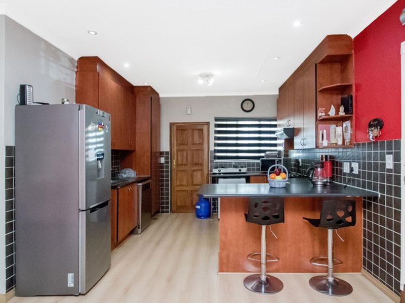 3 Bedroom Town house in Northgate - Photo 7