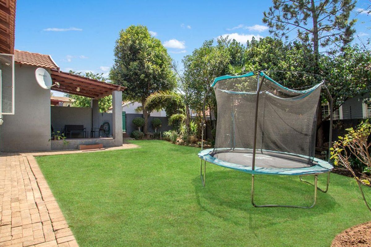 3 Bedroom Town house in Northgate - Photo 3