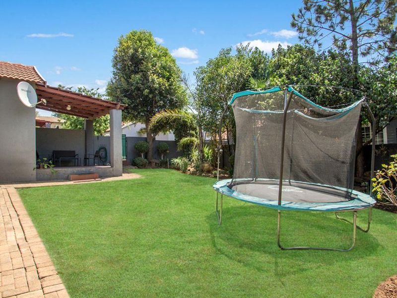 3 Bedroom Town house in Northgate - Photo 3