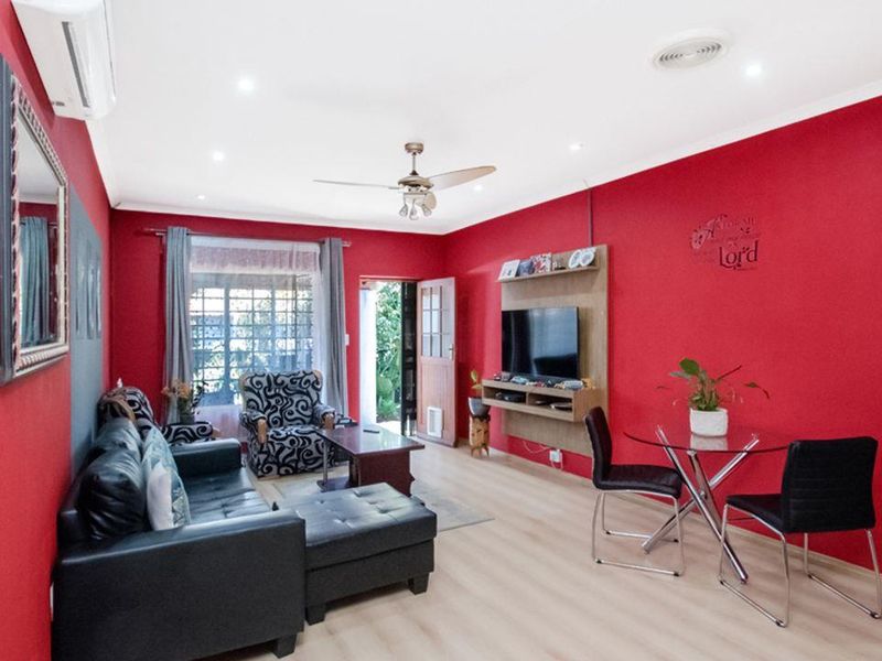 3 Bedroom Town house in Northgate - Photo 5