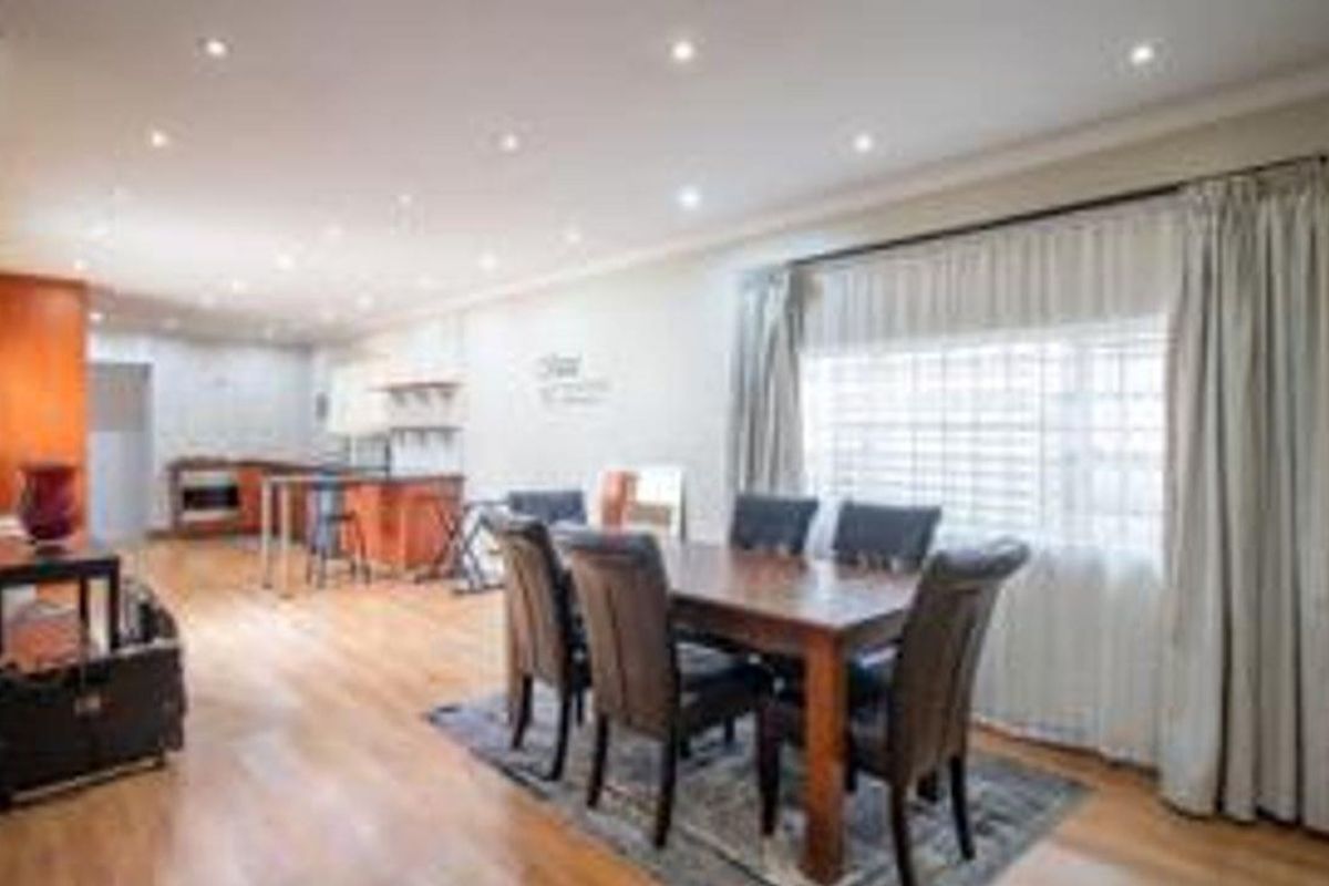 A truly immaculate move-in ready home with great security, cottage and pool!!! - Photo 4