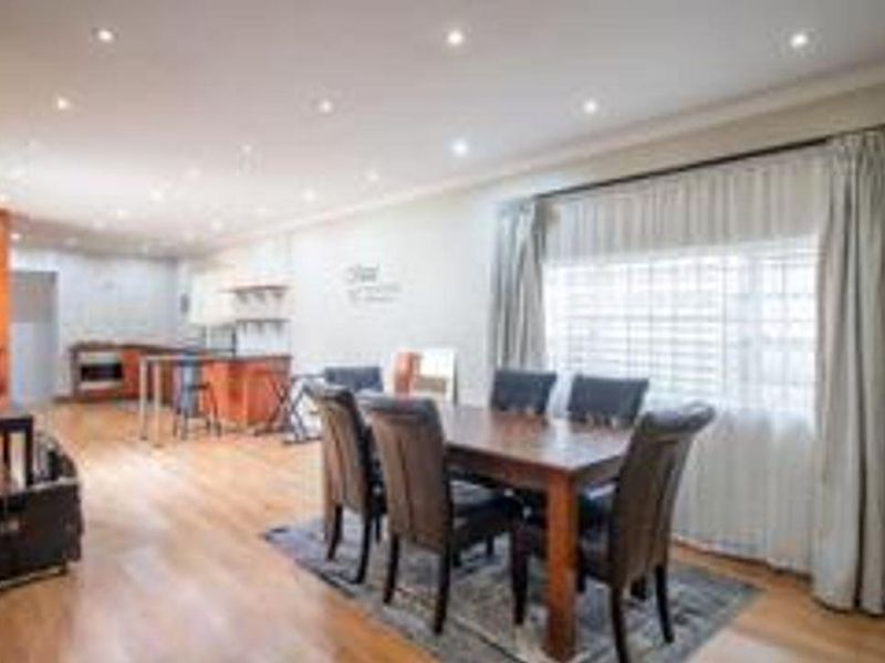 A truly immaculate move-in ready home with great security, cottage and pool!!! - Photo 4