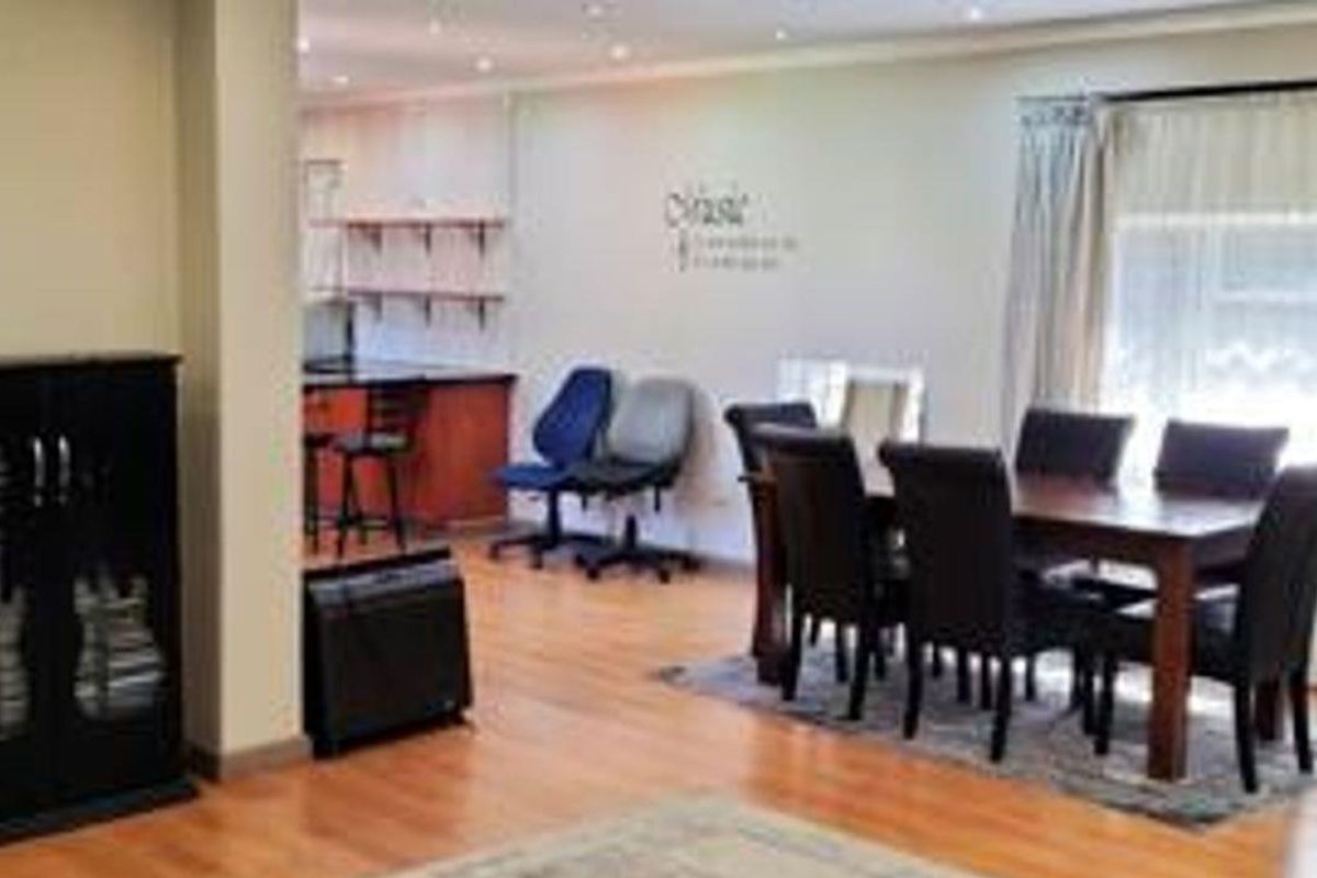 A truly immaculate move-in ready home with great security, cottage and pool!!! - Photo 5