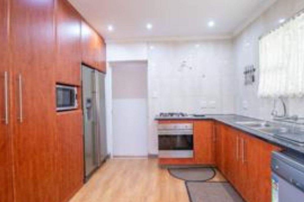 A truly immaculate move-in ready home with great security, cottage and pool!!! - Photo 3