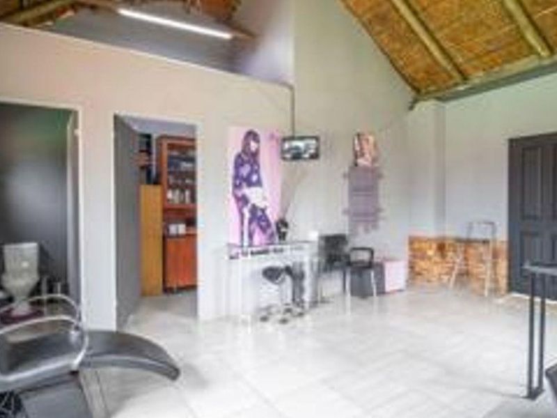 A truly immaculate move-in ready home with great security, cottage and pool!!! - Photo 8