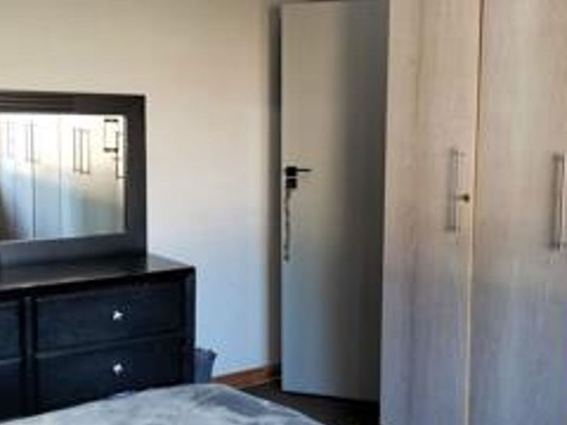 A truly immaculate move-in ready home with great security, cottage and pool!!! - Photo 7