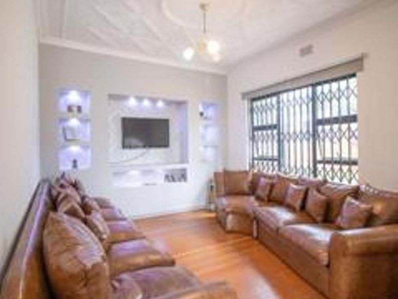 A truly immaculate move-in ready home with great security, cottage and pool!!! - Photo 6