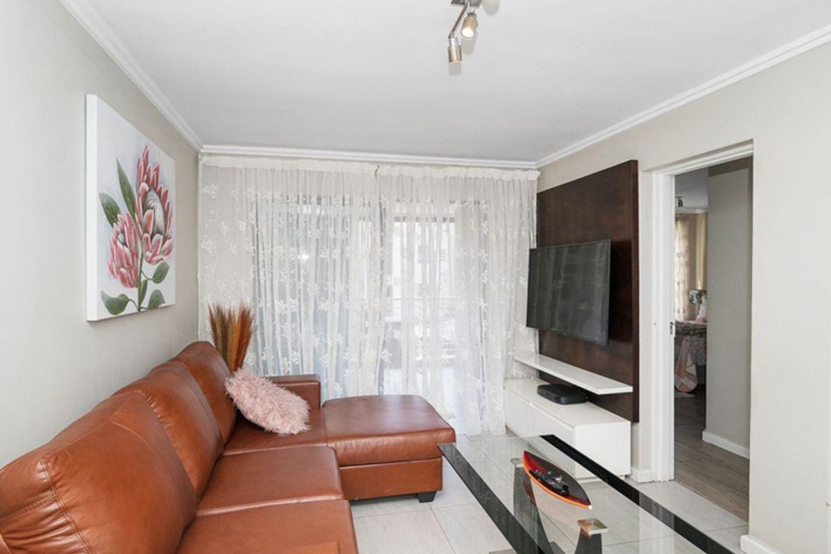 This exceptional 3-bedroom Charming Lock Up n Go PET FRIENDLY Apartment! - Photo 4