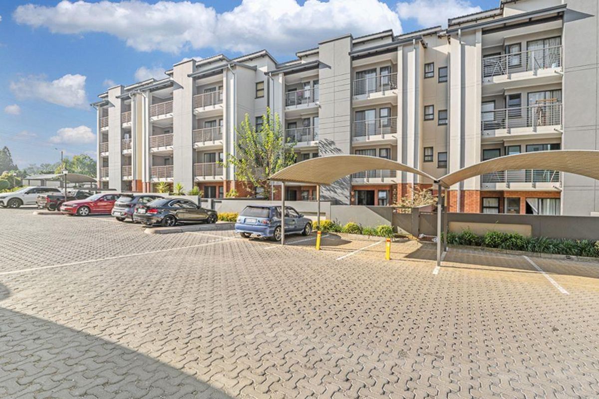 This exceptional 3-bedroom Charming Lock Up n Go PET FRIENDLY Apartment! - Photo 3